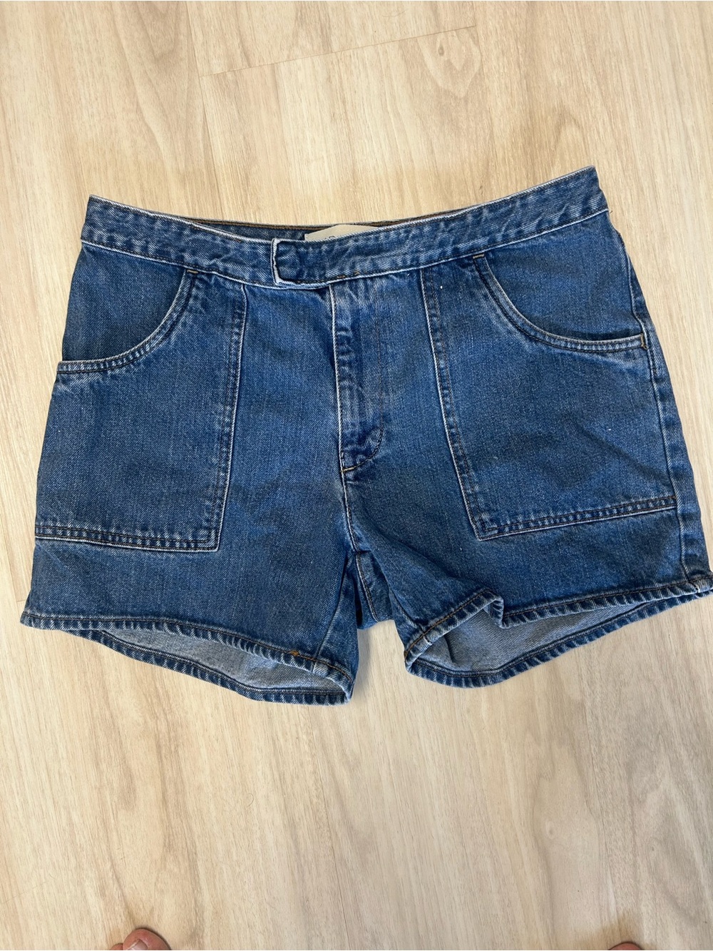 Gap Denim Jeans Shorts Tab Front Pockets Mom Womens Size 12 medium wash